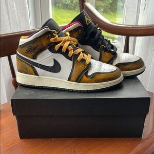 Air jordan 1 mid se (gs) Sneakers - Black and Gold 6y